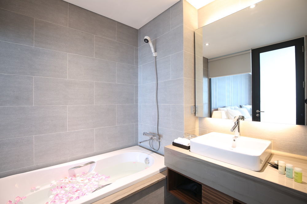 Avora Hotel Дананг Экстерьер фото